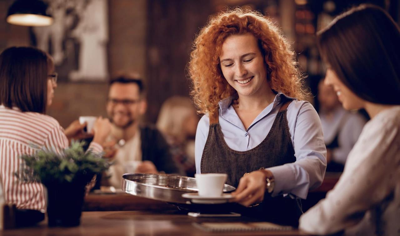 Kaffe serveret i restaurant